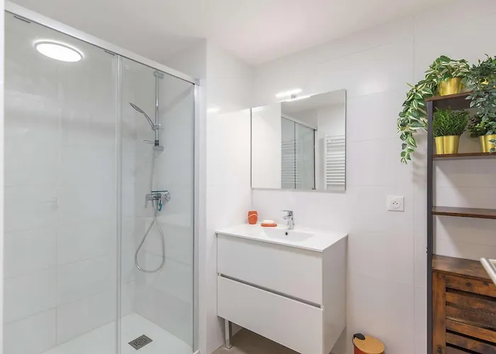 Daire T3, Terrasse, Parking, Animaux Acceptes, Proche Telecabine Et Centre De - Fr-1-401-305