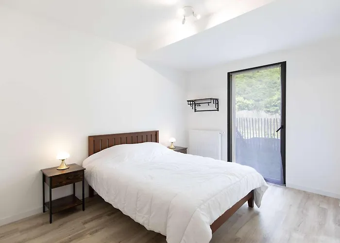 T3, Terrasse, Parking, Animaux Acceptes, Proche Telecabine Et Centre De - Fr-1-401-305 Daire *