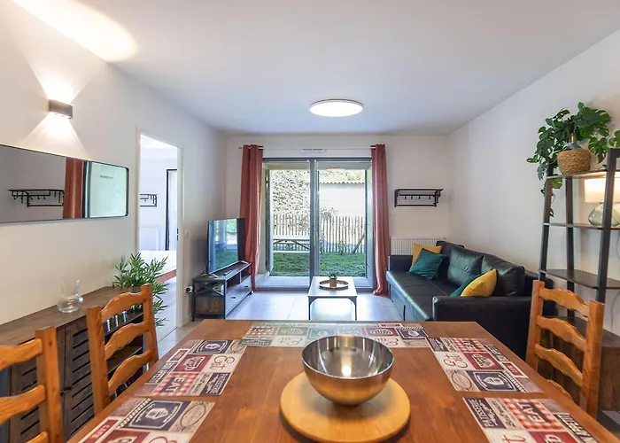 T3, Terrasse, Parking, Animaux Acceptes, Proche Telecabine Et Centre De - Fr-1-401-305 Daire *