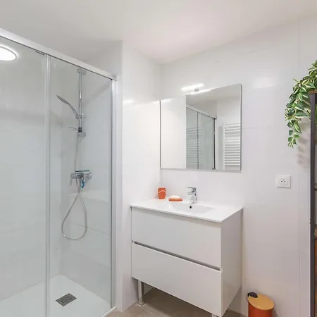 Apartment T3, Terrasse, Parking, Animaux Acceptes, Proche Telecabine Et Centre De - Fr-1-401-305