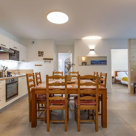 Apartman T3, Terrasse, Parking, Animaux Acceptes, Proche Telecabine Et Centre De - Fr-1-401-305